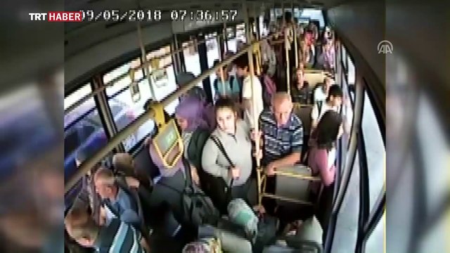 Bayılan öğrenciyi halk otobüsüyle hastaneye götürdü