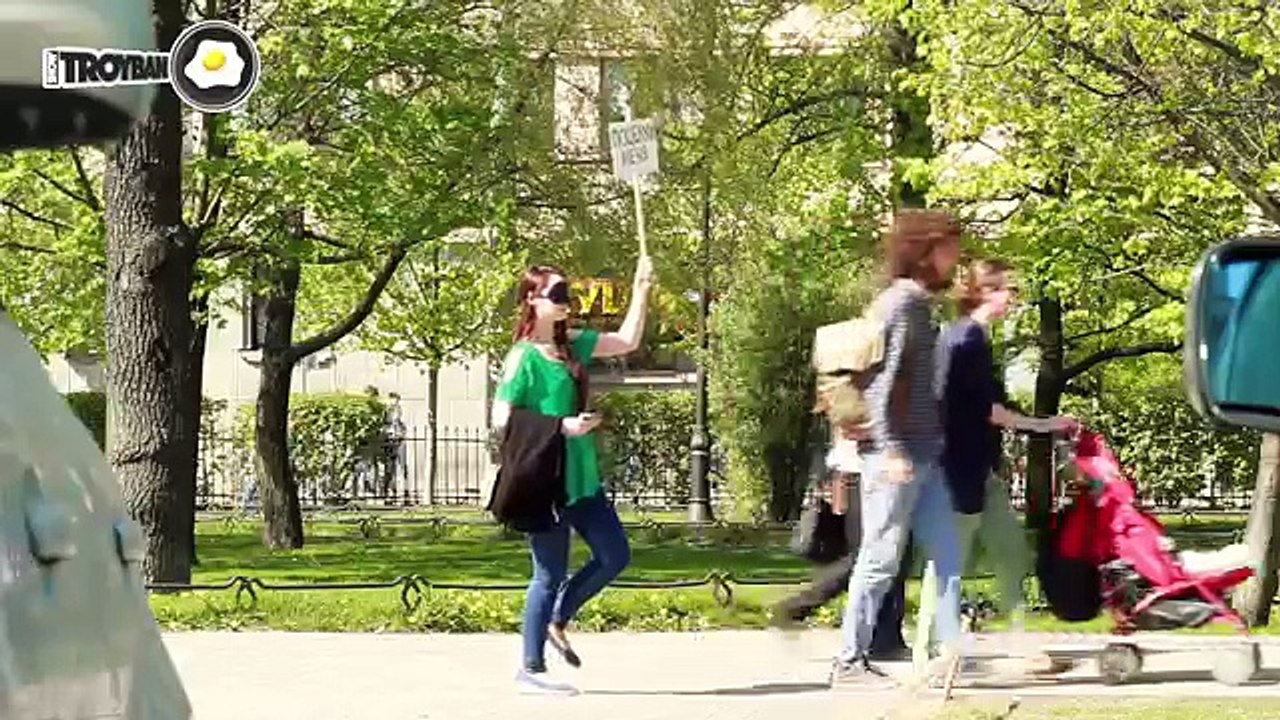 ПРАНК: ПОЦЕЛУЙ МЕНЯ (kiss me, kissing prank) #20