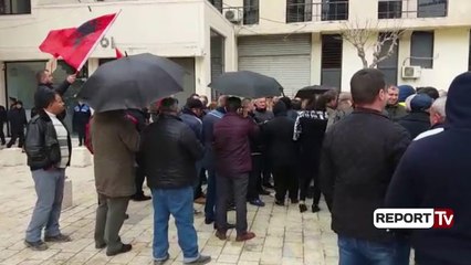 Download Video: Report TV - Ndihma ekonomike, protestë familjet e përjashtuara në Berat