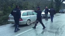 Ora News - Makina e policisë përplas mjetin me drogë në Sarandë, ndalohen 2 persona
