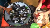The Best Clams & Mussels Recipe - Fried Clams & Mussels With Lemongrass, Chili, & kaffir leaves