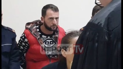 Report TV - Vrau dhe dogji burrin e vjehrrën në gjykatë gruaja e i dashuri