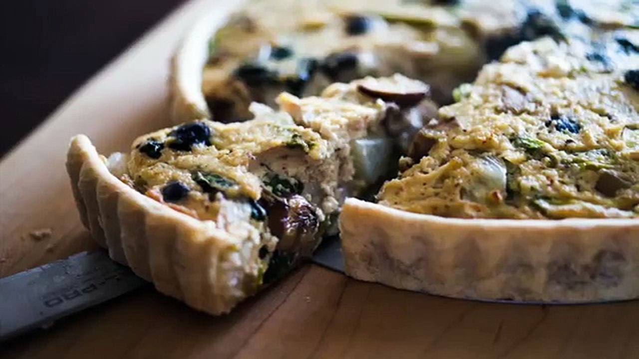 チーズや卵を使わないとってもヘルシーな野菜のキッシュの作り方：Vegan Quiche Recipe | Veggie Dishes by Peaceful Cuisine