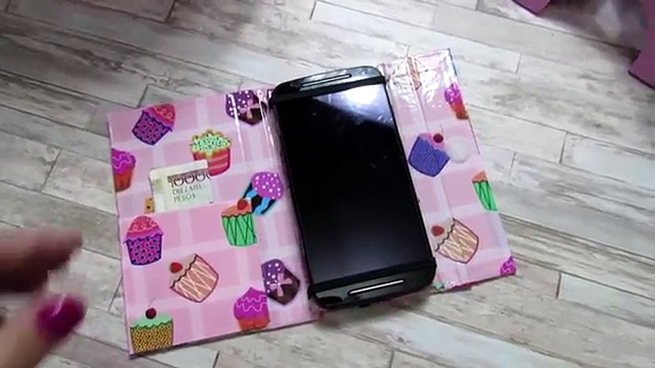 Como hacer una funda para celular con cartón, fácil y rápido