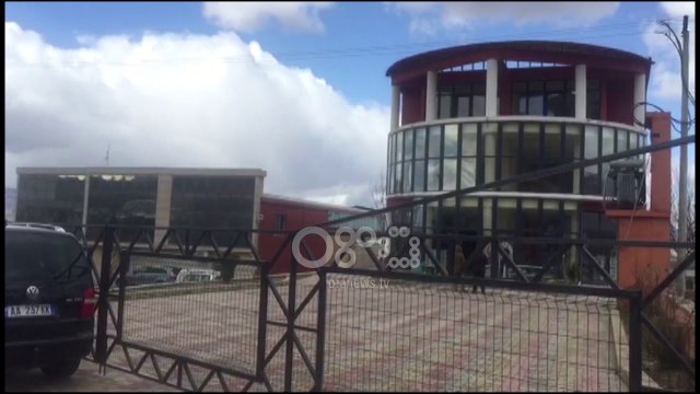 Ora News - Korçë, grabitet kasaforta e fabrikës, roja: Nuk i pashë grabitësit