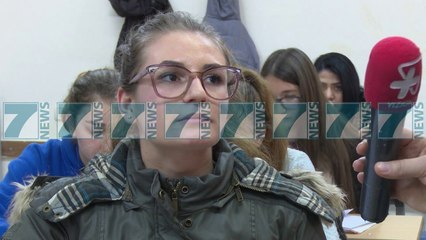 MATURANTET REFUZOJNE MESUESINE, KERKOJNE PROFESIONE TE MIREPAGUARA - News, Lajme - Kanali 11