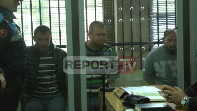 Report TV - Fier, vranë një person gjatë grabitjes së Exhchange, dalin para gjykatës tre autorët