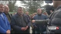 Report TV - Zjarrfikësit e Uzinës së ARMO në Ballsh protestojnë për pagat e tyre