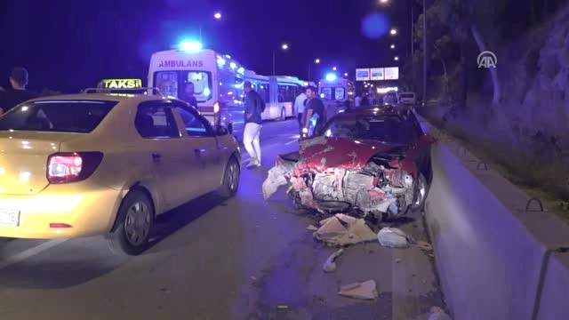 İzmir'de Trafik Kazası: 5 Yaralı