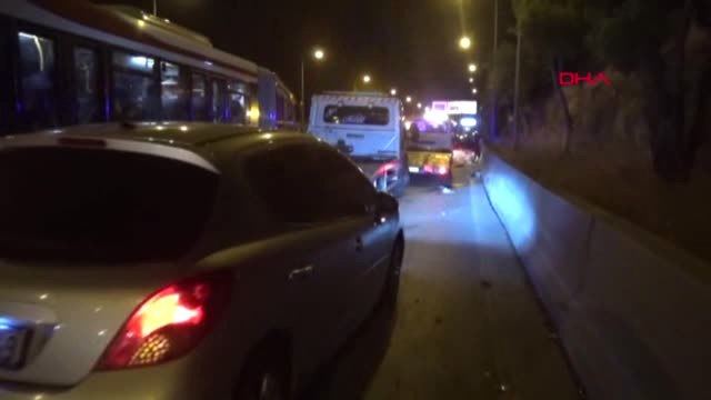 İzmir'de Zincirleme Trafik Kazası: 5 Yaralı