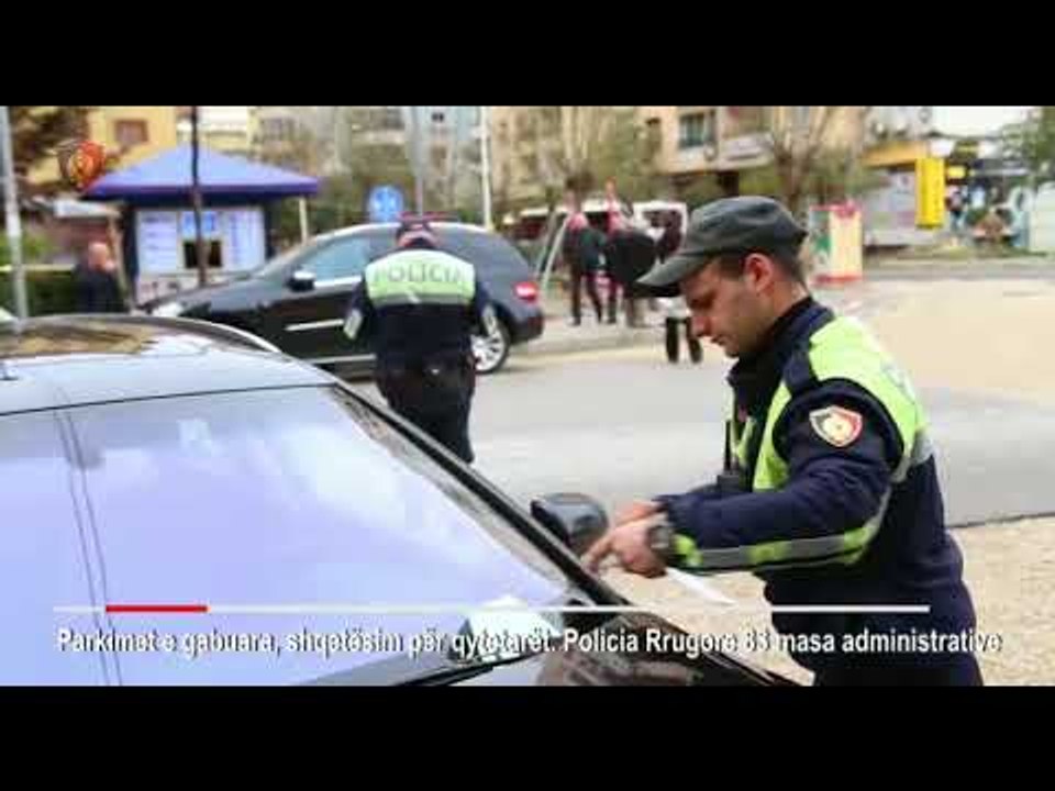 Kujdes ku e parkoni makinen