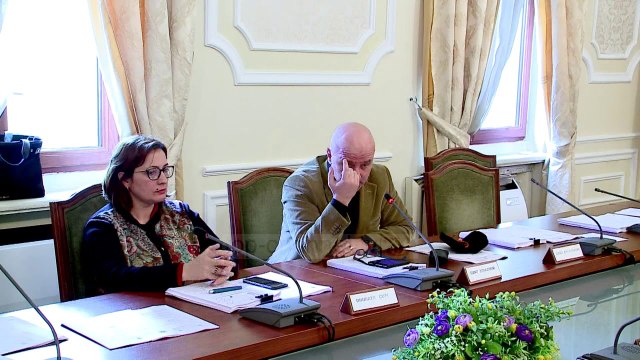 Përplasja për “fondet” ruse - Top Channel Albania - News - Lajme