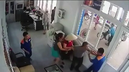 Toàn cảnh vụ nhân viên bán xăng bị đánh chảy máu mồm vì nghi bán xăng điêu