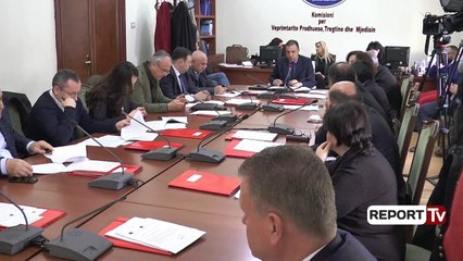 Report TV - Shalsi e pyet për tarifat e AKEP Ilir Zela mundohet të shmanget