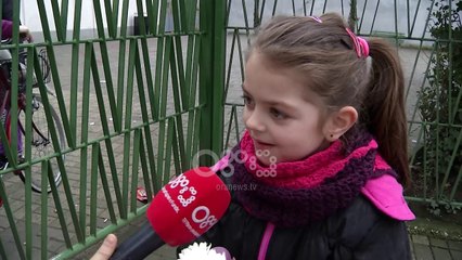 Ora News - 7 Marsi: Me lule, dhurata dhe emocione në shkollat e vendit