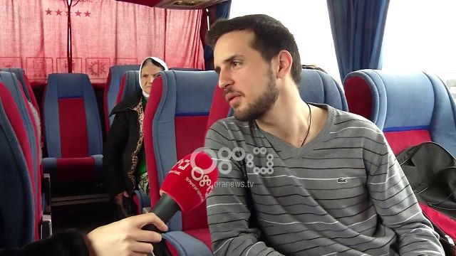 Ora News - Piano e violonçel, mësuesit përditë nga Tirana në Lezhë për të dhënë mësim