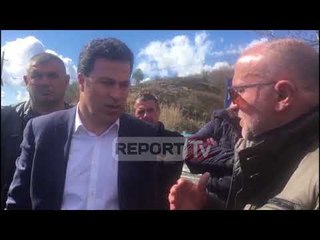 Report TV - Banorët në Obot ‘rrethojnë’ Niko Peleshin: Ndihmë! Jemi përmbyt