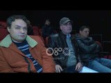 Ora News - Teatri Kombëtar, protesta e artistëve bie në vesh të shurdhër