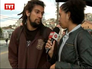 Educador pega quatro ônibus, balsa e trem todo dia para ir trabalhar