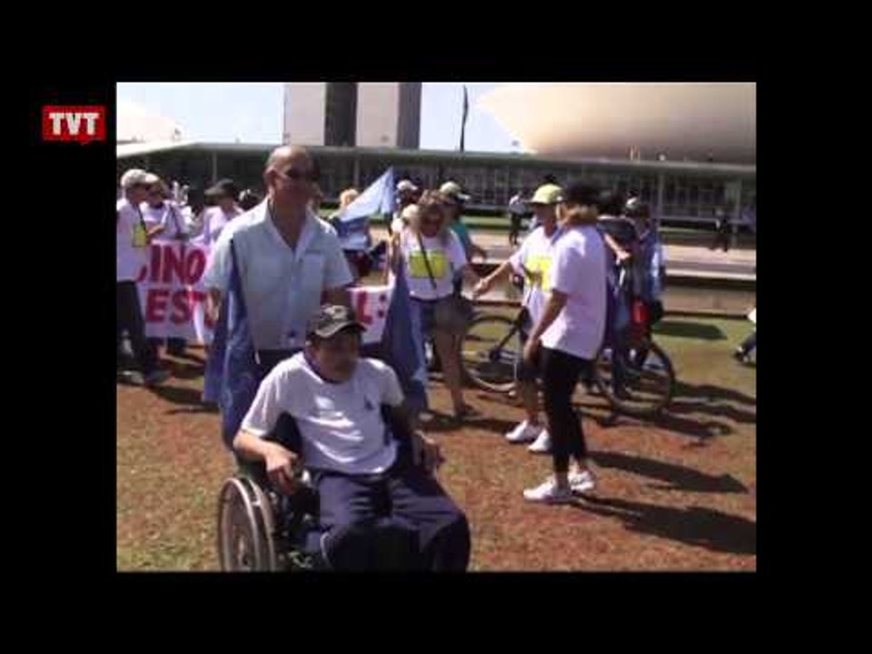 APAE protesta em Brasília contra corte de verbas para escolas especiais