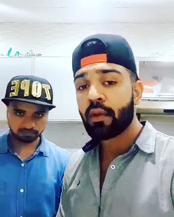 Aise Na Mujhe Tum Dekho   ( Whatsapp Status)