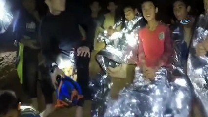 - Mağarada Mahsur Kalan Çocuklara Temel Dalma Dersi Verilmeye Başlandı