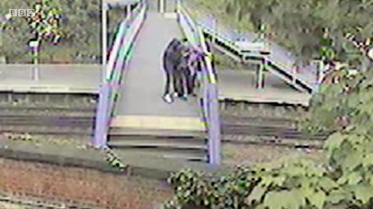 Caught Red Handed - S7 E1