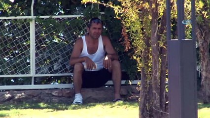 Antalya 42 dereceyi gördü, vatandaşlar ağaç gölgelerine sığındı