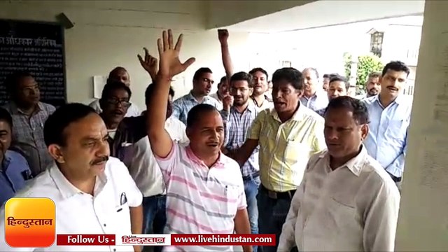 हल्द्वानी में बिजली विभाग के कर्मचारियों का एसई दफ्तर पर प्रदर्शन