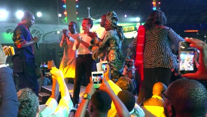 Au rythme de l'afrobeat, Macron célèbre la créativité africaine