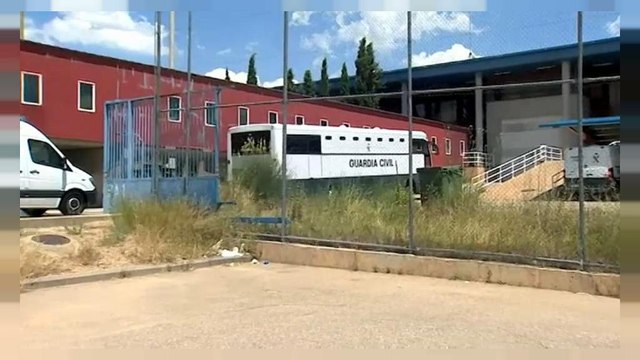 Los políticos catalanes presos ingresan en Lledoners