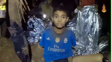 Nuevo video de niños hallados en cueva de Tailandia