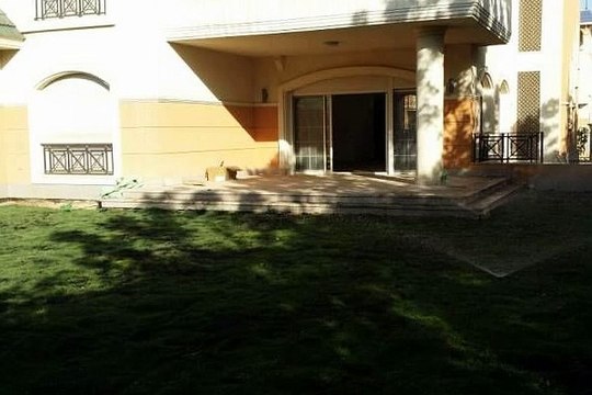 ارضى بحديقه 600 متر للايجار بكمبوند المخابرات