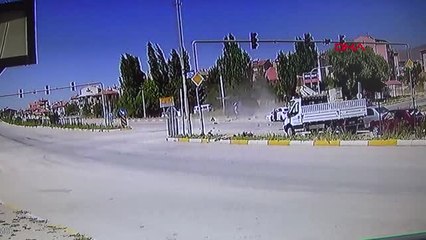 Afyonkarahisar Otomobiller Çarpıştı 2 Yaralı Hd