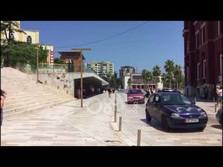 Ora News- Tërmeti/ Emergjenca në Durrës nis evidentimin e dëmeve, deri tani 10 objekte të dëmtuara