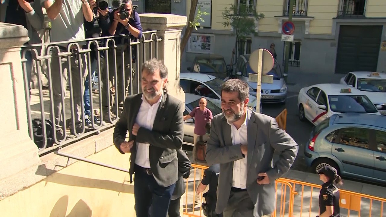 Los presos independentistas ingresan en Lledoners