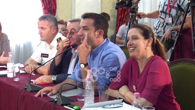 Ora News- Veliaj refuzon opozitën për raportim tek Media : I kemi dhënë shpjegimet për Teatrin