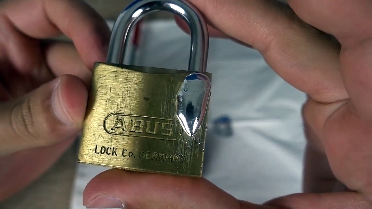 Kann man mit Gallium ein Vorhänge Schloss knacken? (Experiment) | Johnny Hand