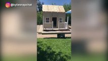 Kylie Jenner muestra la enorme casa de sus perros