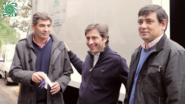 La EBY entregó un camión recolector de residuos al municipio de Posadas