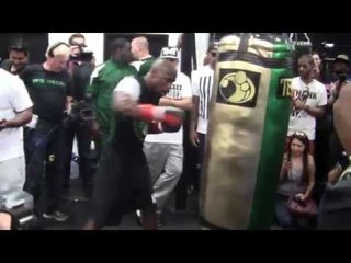 FLOYD MAYWEATHER CIRCUIT TRAINING! Heavy Bag, Mitt Workout & Body Shield pacquiao vs mayweather