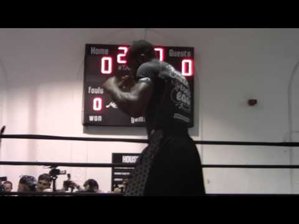Bryant Jennings SHADOWBOXING & SHOWS OFF RIPPED PHYSIQUE! vs wladimir klitschko