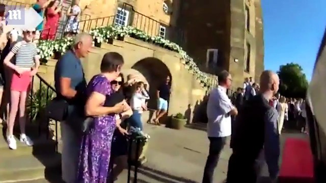 Une jeune fille intimidée arrive à l'école avec 120 motards pour son bal de prom