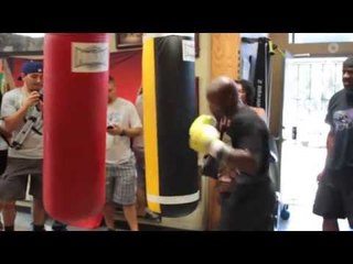 Timothy Bradley BANGS HEAVYBAG WORKOUT With Range & Timing! vs Jessie Vargas