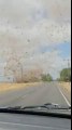 Ils filment une impressionnante tornade de poussière sur une route de l'oregon