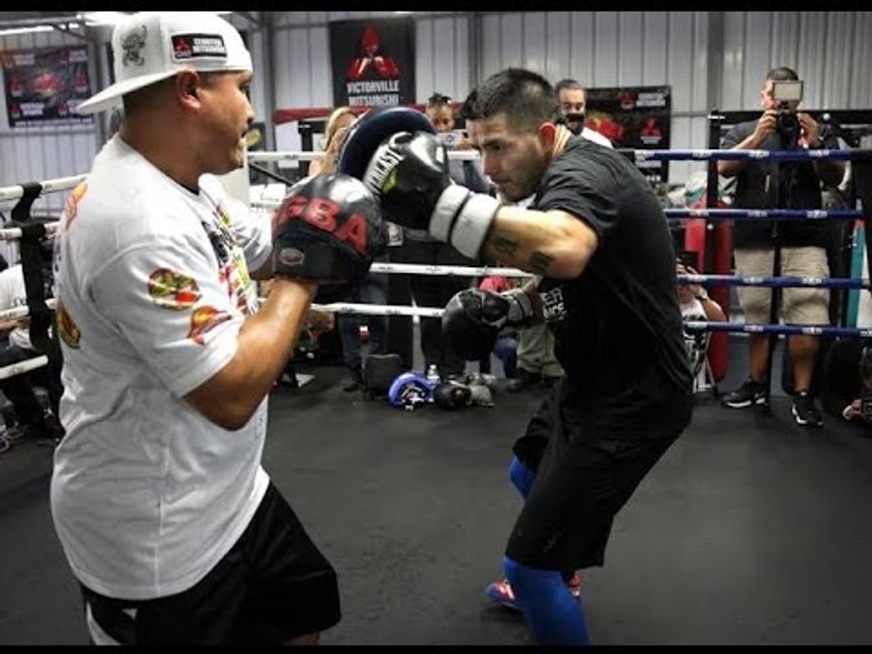 Brandon Rios SHOWS 10 RD POWER MITT WORKOUT with Robert Garcia! vs Timothy Bradley