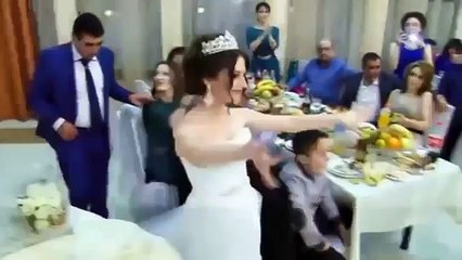 شاهد دلع العروسه واختها الصغيرة روعة