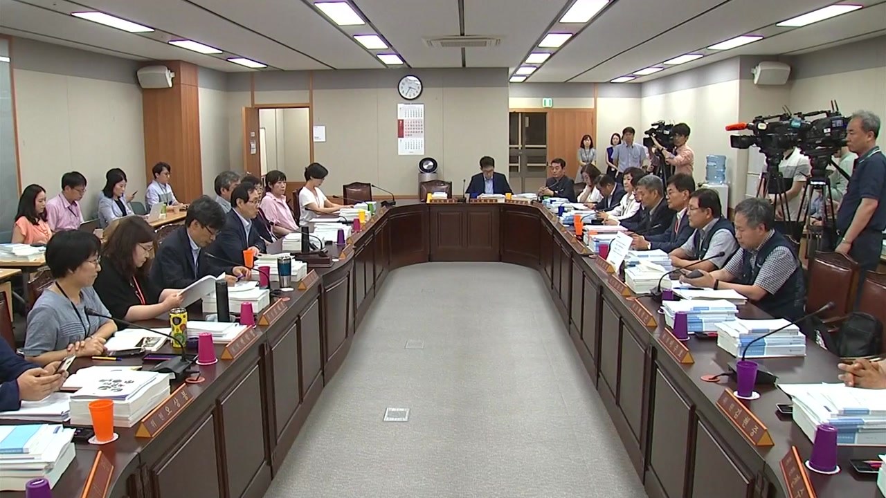 최저임금위, '업종별 구분 적용'  놓고 노사 공방 / YTN