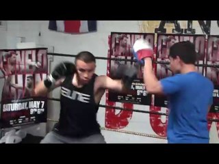 Frankie Gomez EXPLOSIVE POWER MITT WORKOUT vs Mauricio Herrera