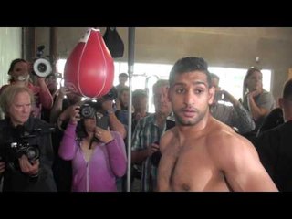 Amir Khan SHOWS PHYSIQUE vs Canelo Alvarez & Hits Speed Bag